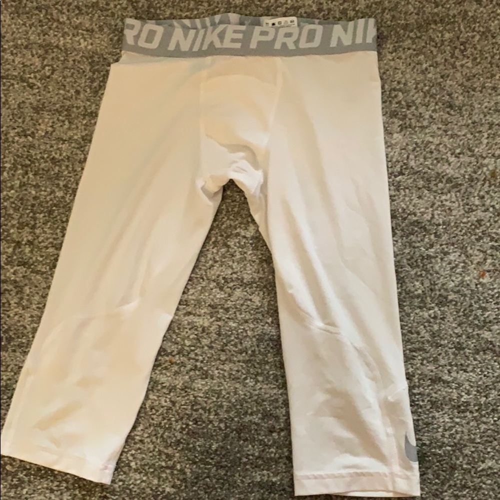 Boys Nike pro 3/4 Leggings. Size Med